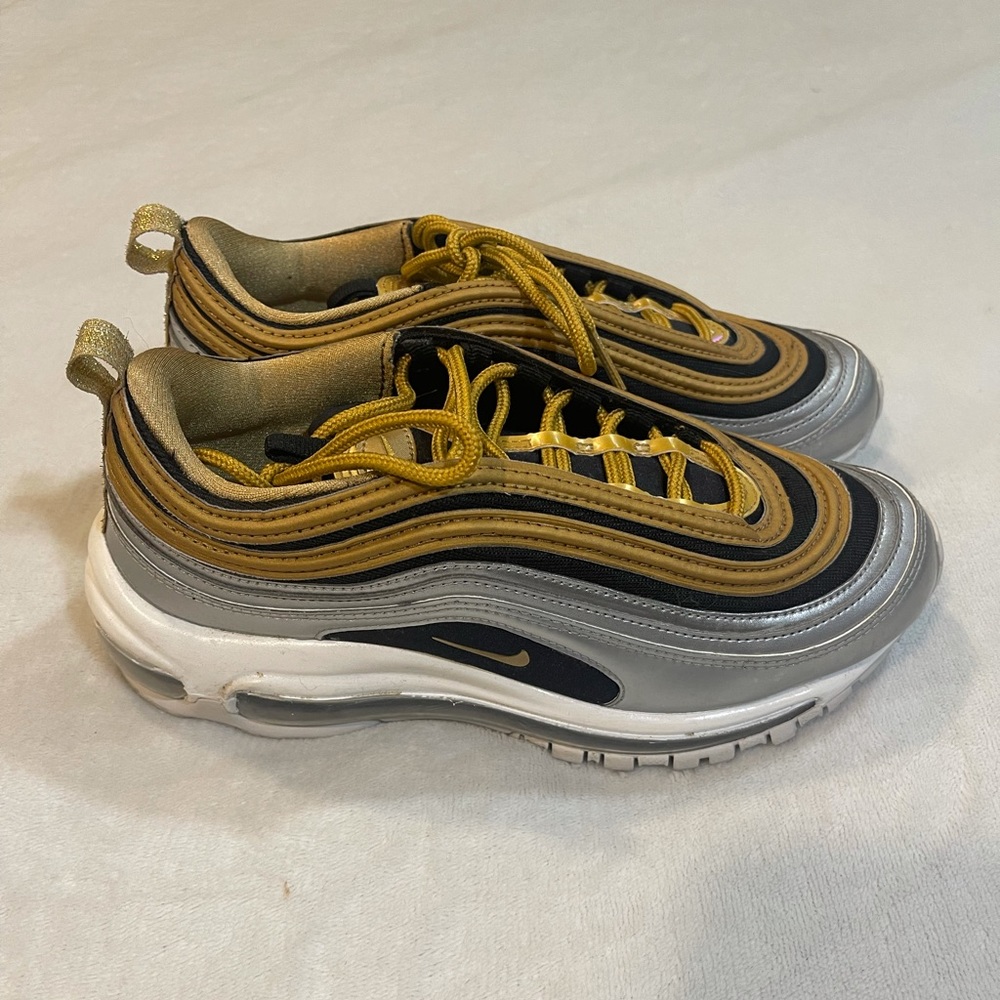 AirMax Metallic Gold Women’s sneaker